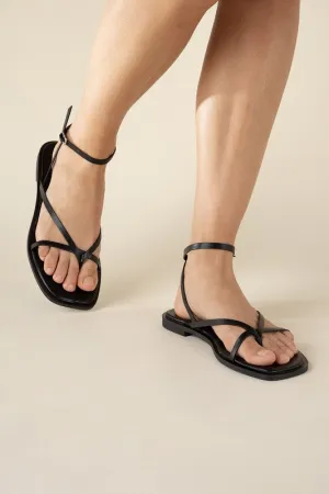 ELIO STRAPPY Flat Sandals
