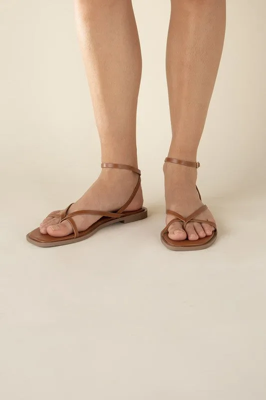 ELIO STRAPPY Flat Sandals