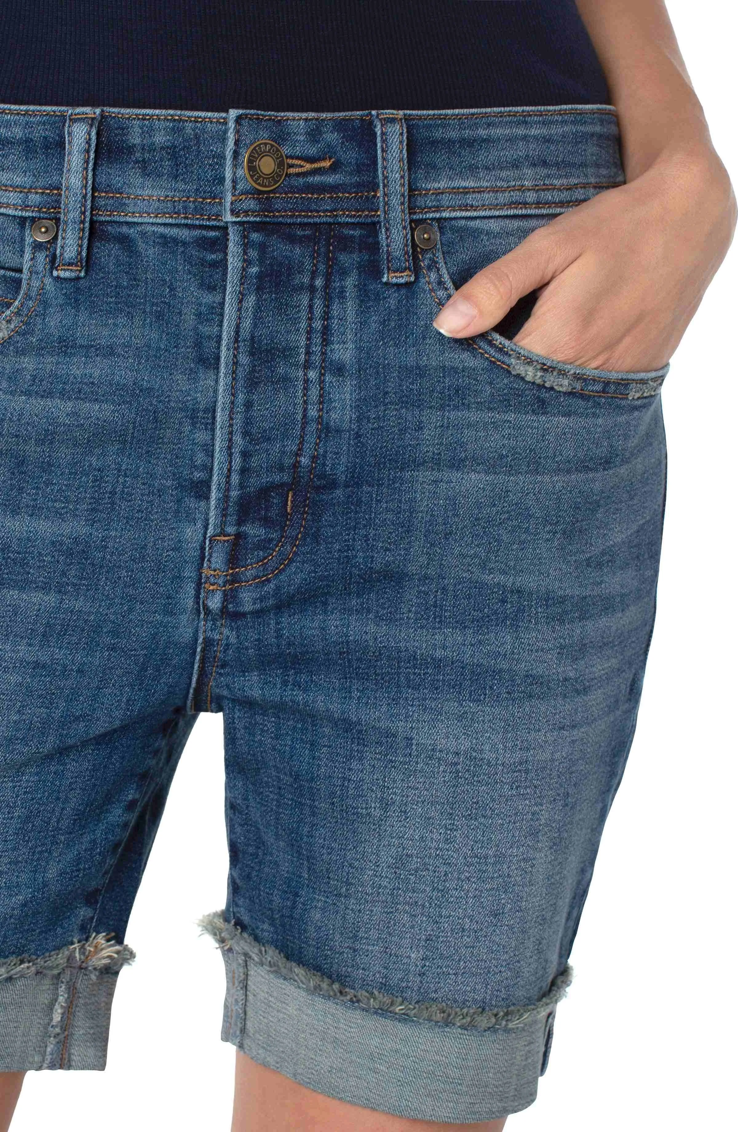 THE KEEPER SHORT WITH FRAY CUFF