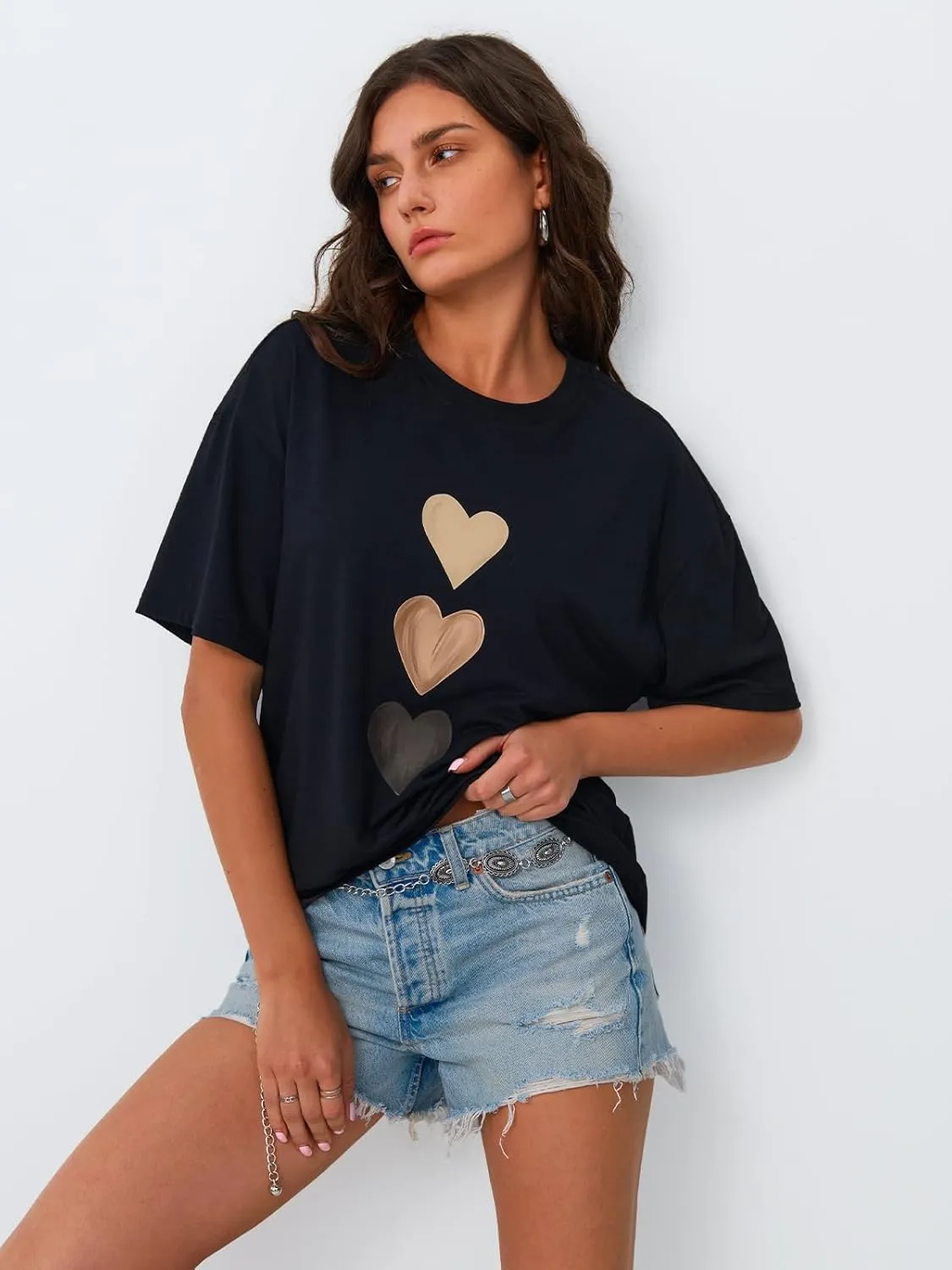 Trendy Queen Womens Graphic Tees Oversized Casual Tops Short Sleeve Loose Fit T Shirts Going Out Cute Summer Tops 2025